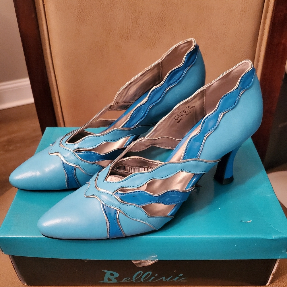 Women's Size 7.5 Shoes   (NEW)